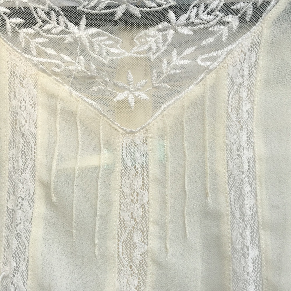 Kimchi Blue Off-White Sheer Lace Pleated Blouse - Picture 6 of 7